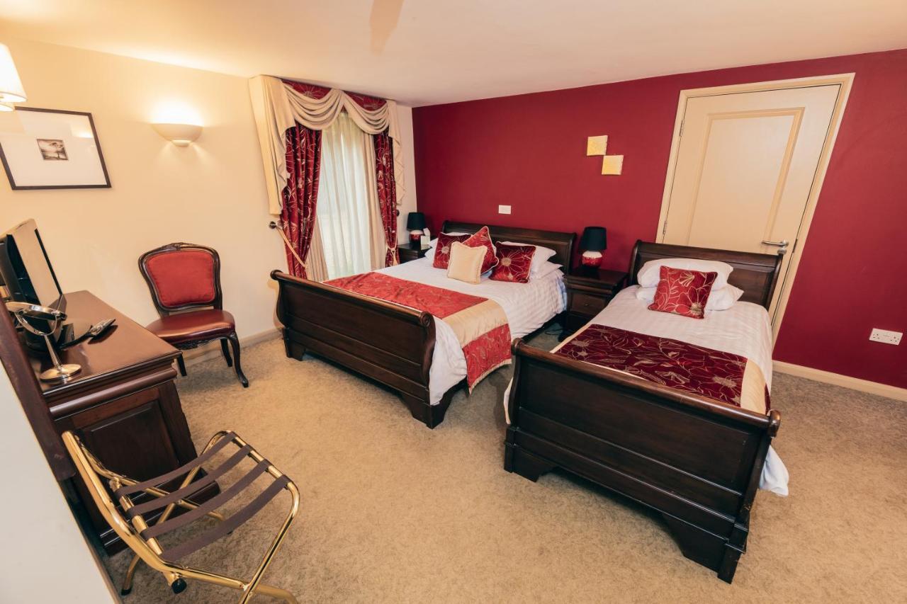 The Auberge Yaxley  Екстер'єр фото