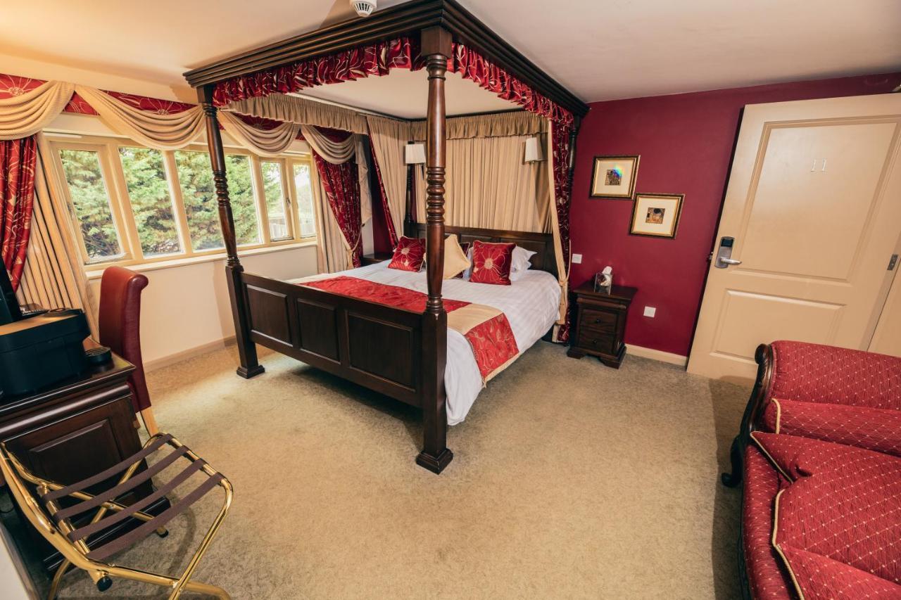 The Auberge Yaxley  Екстер'єр фото