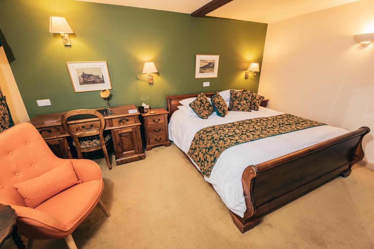 The Auberge Yaxley  Екстер'єр фото