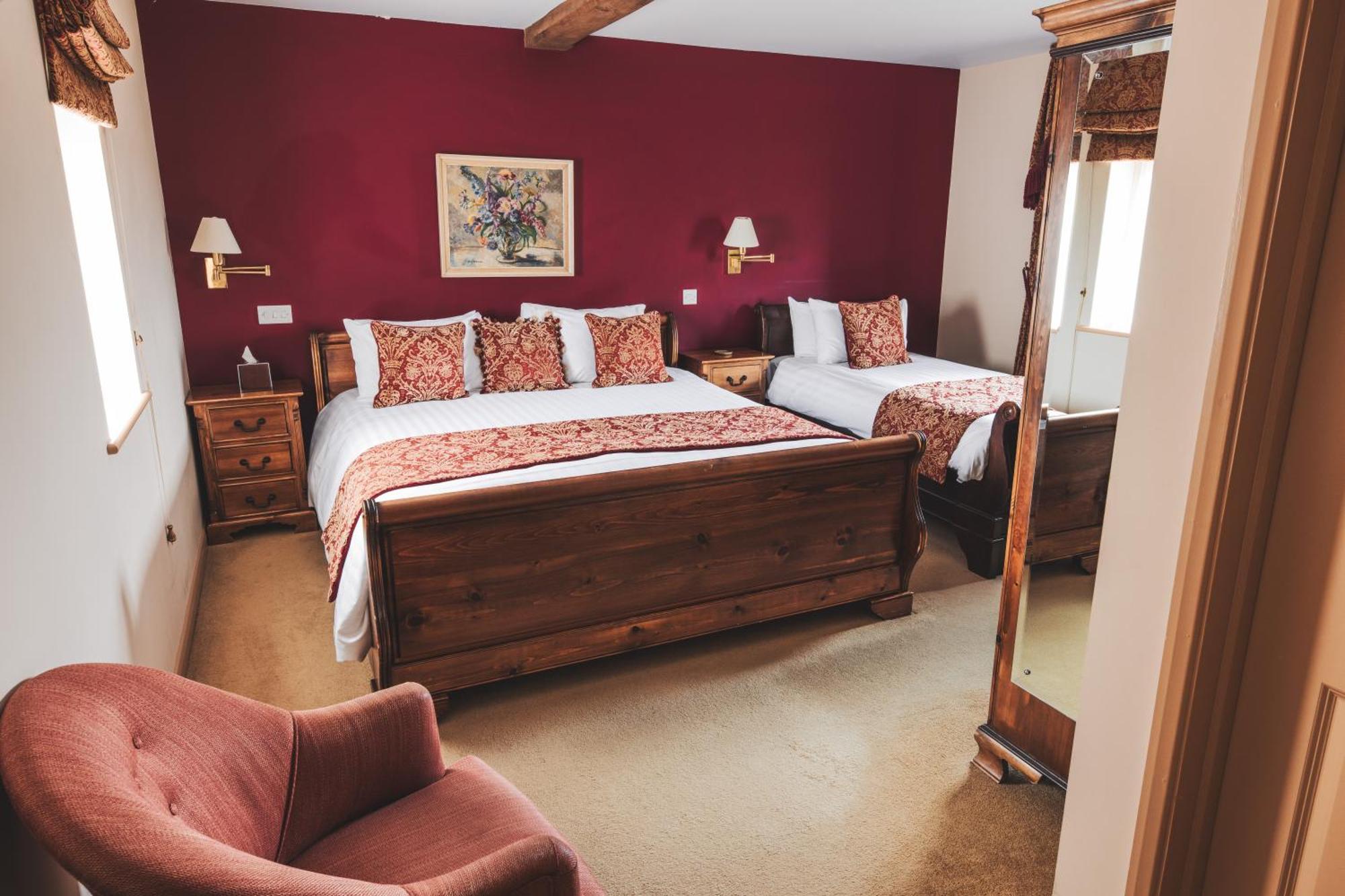 The Auberge Yaxley  Екстер'єр фото