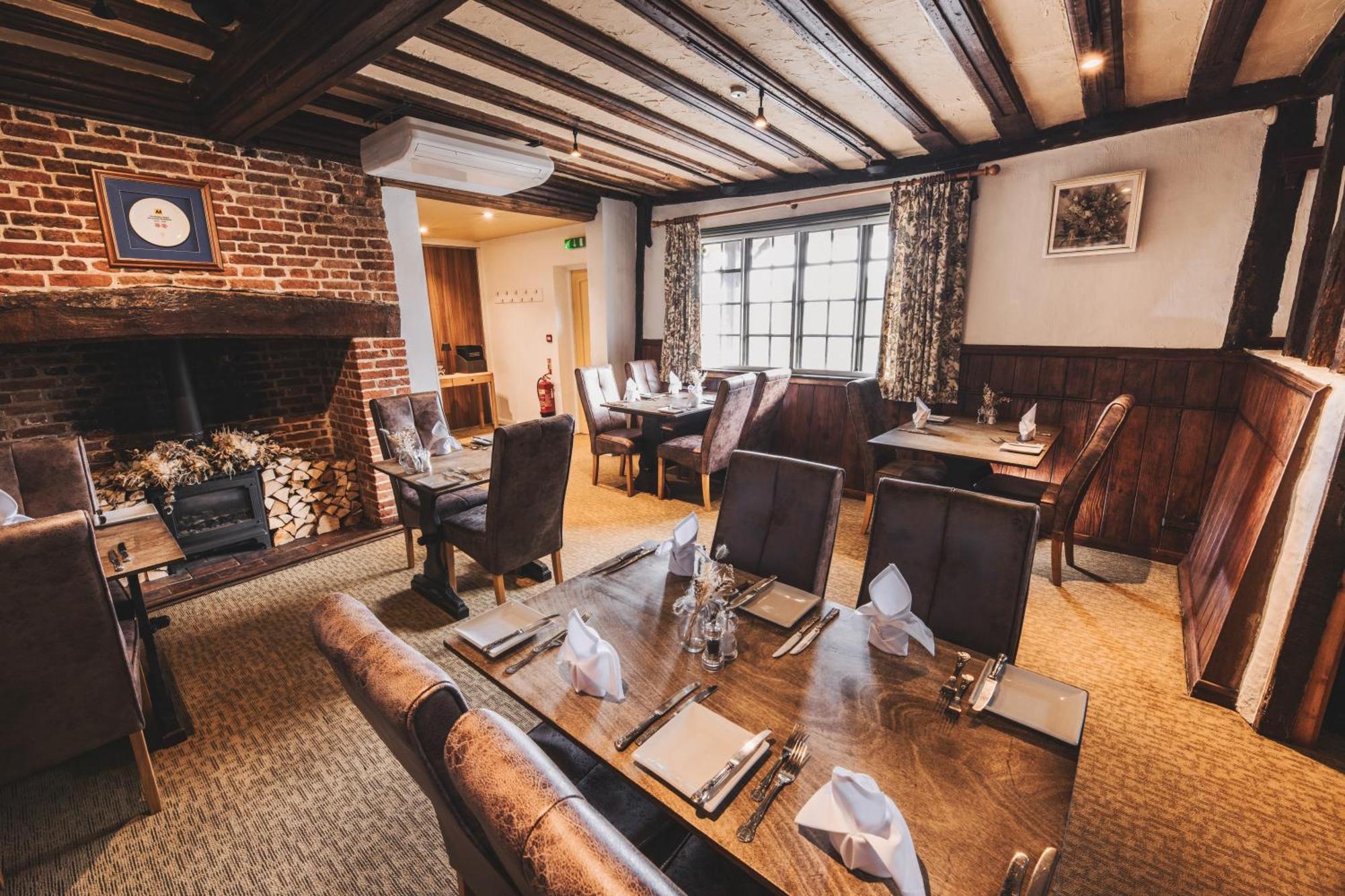 The Auberge Yaxley  Екстер'єр фото
